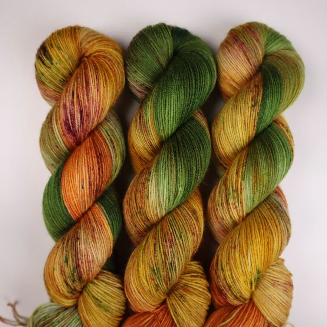 Sockgarn "Trollet springer till skogs"