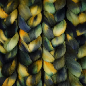 Handfärgad ulltops Corriedale "Skogsrå" ca 100g