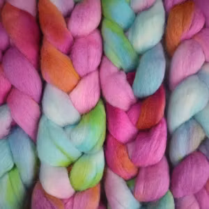 Handfärgad ulltops Corriedale "Stiltje" ca 100g