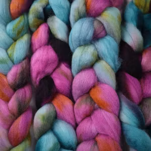 Handfärgad ulltops Corriedale "Friday´s child" ca 100g