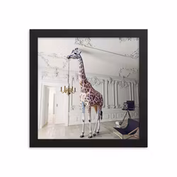 Giraffe And The Chandelier med ramme