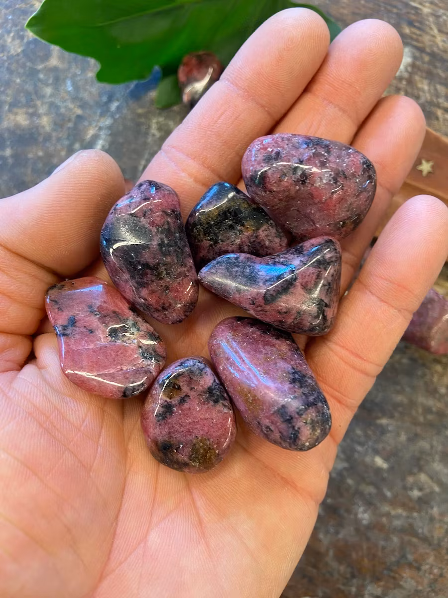 Rodonit (mörk), trumlad