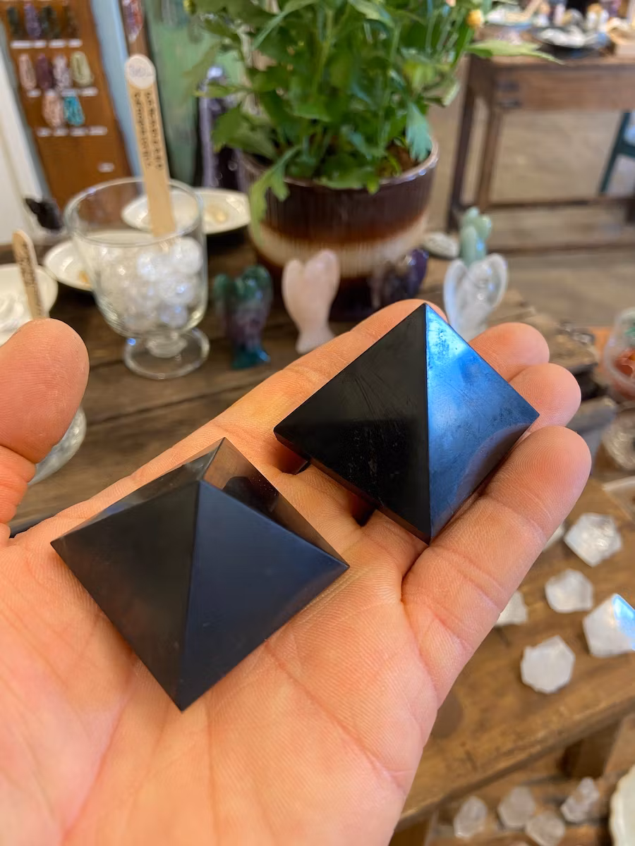 Pyramid Shungit