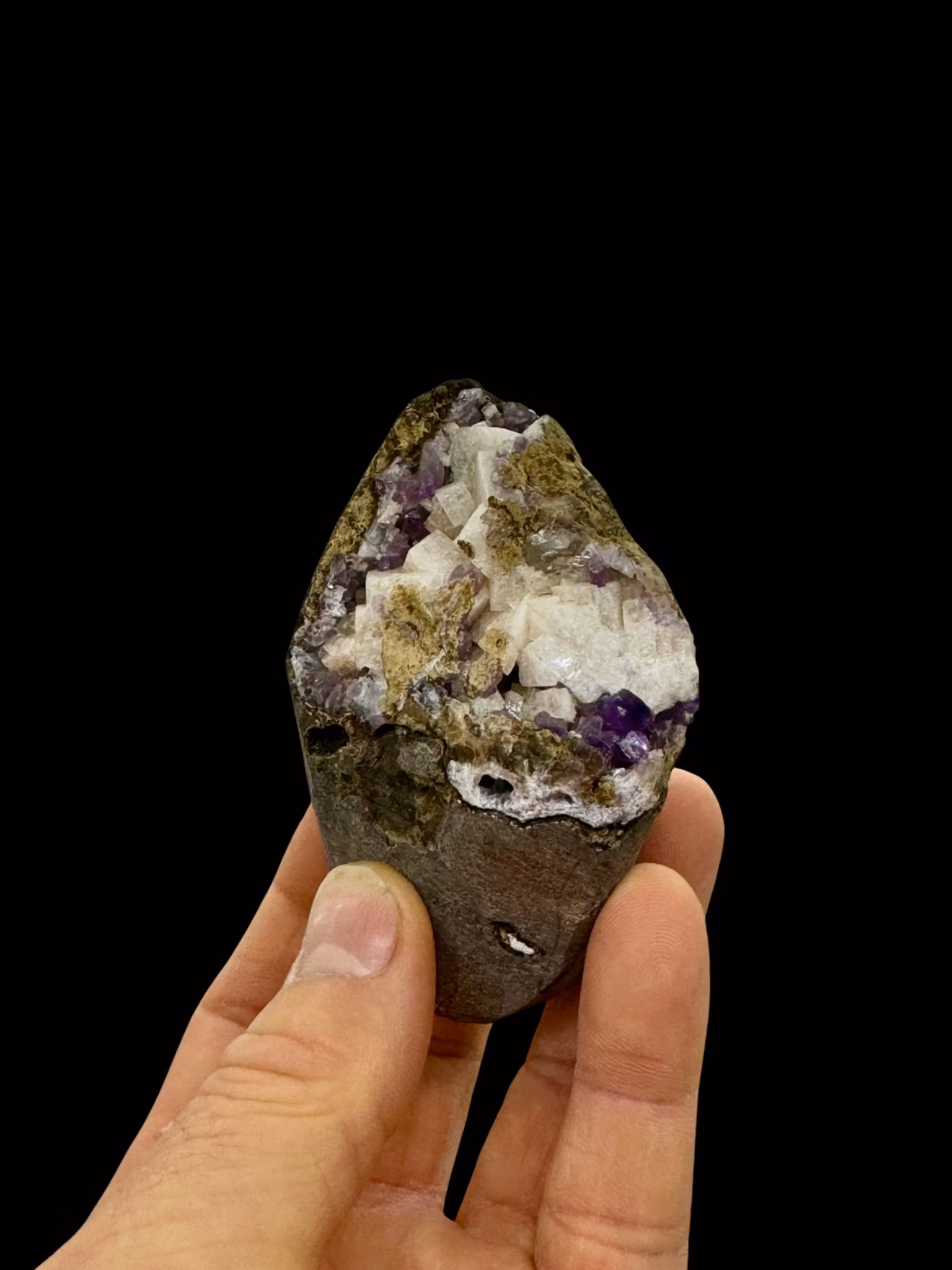 Ametist med Chabazit och Kalcit