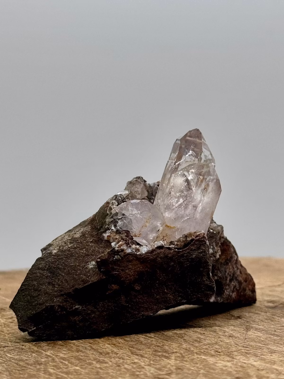 Kluster Ametist på matrix (AAA-kvalitet)