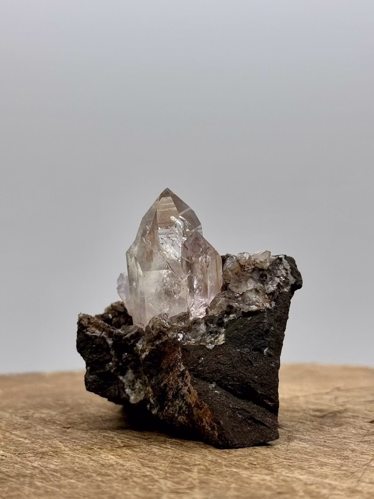 Kluster Ametist på matrix (AAA-kvalitet)