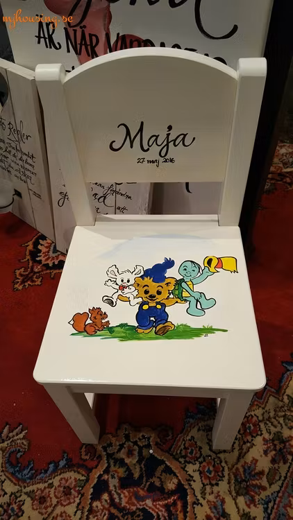 Handmålad Barnstol Miljöbild