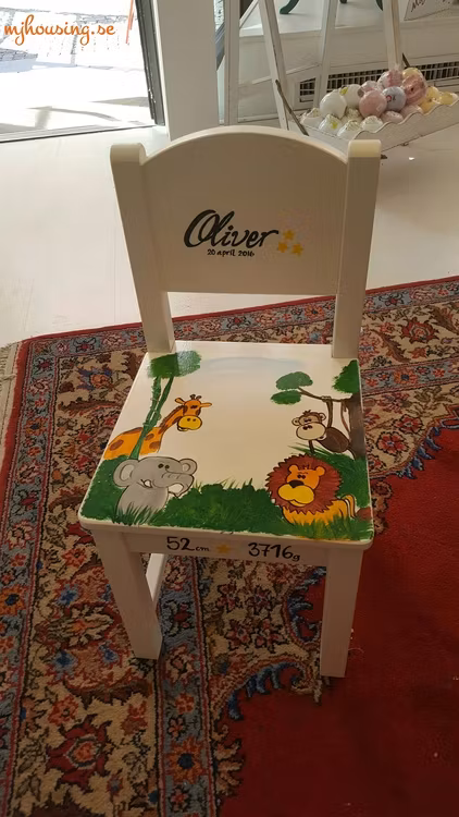 Handmålad Barnstol Miljöbild