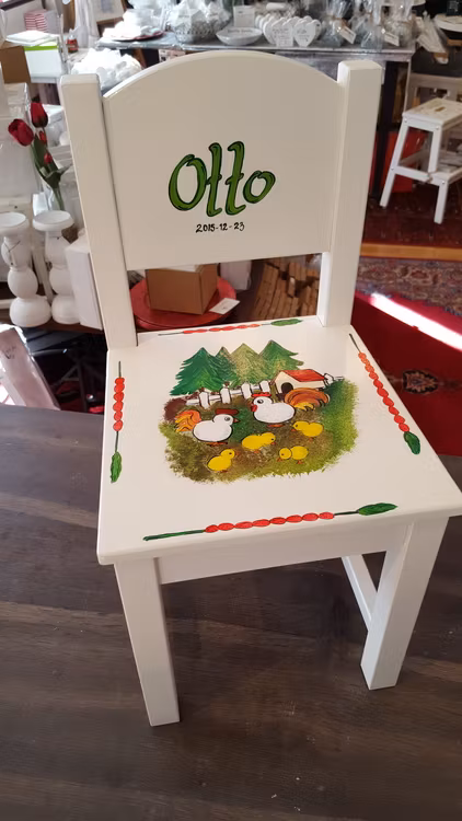 Handmålad Barnstol Miljöbild