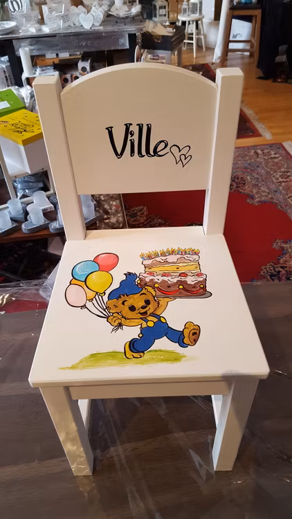 Handmålad Barnstol Miljöbild