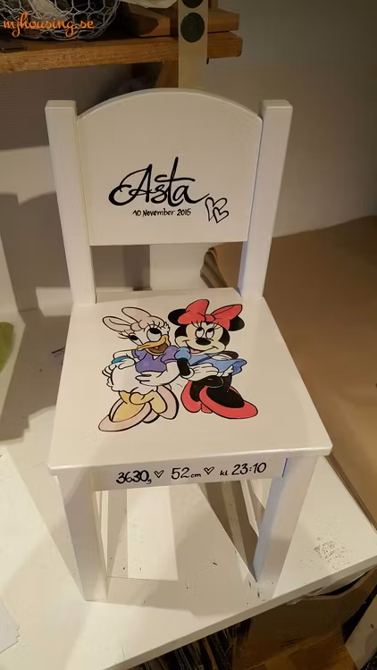 Handmålad Barnstol Miljöbild