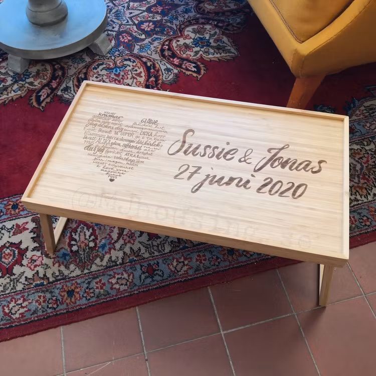 Sängbricka med personlig text