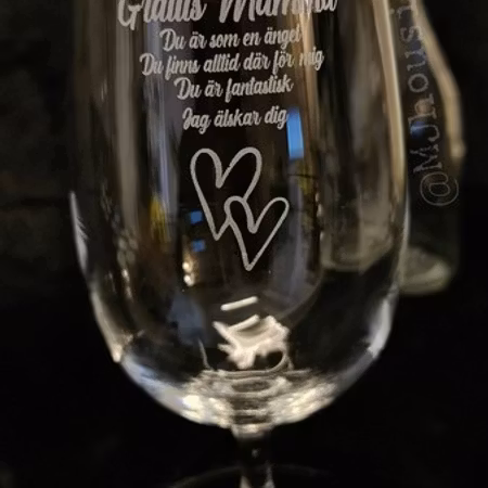 Graverat Ölglas med text