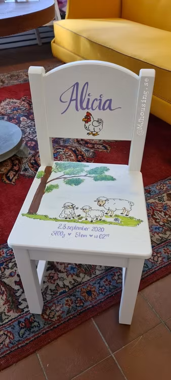Handmålad Barnstol Miljöbild