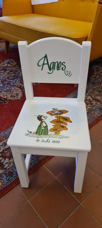 Handmålad Barnstol Miljöbild