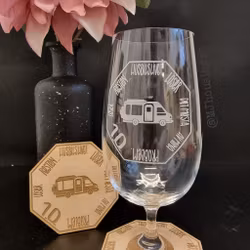 Graverat Ölglas med Glasunderlägg