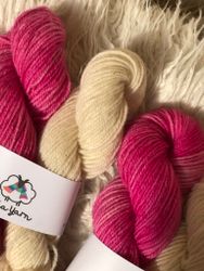 Milla Norsk DK - Bubblegum 50 g och Vit 50 g