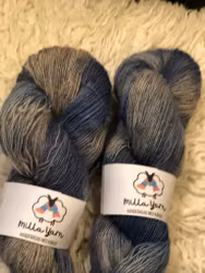 Milla Öland Singles - SommarHimmel (på ljusgrå) 100 g