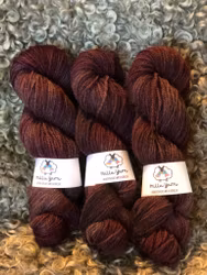 Milla Finull -  Aubergine (på mellangrå) 50 g