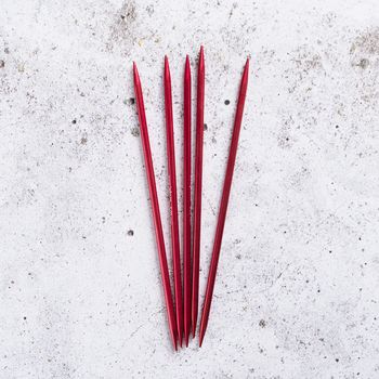 Järbo röda strumpstickor 20 cm - 2.5