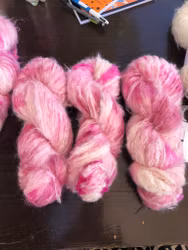 Milla Suri Silk DK - Smultron & Mjölk 100 g