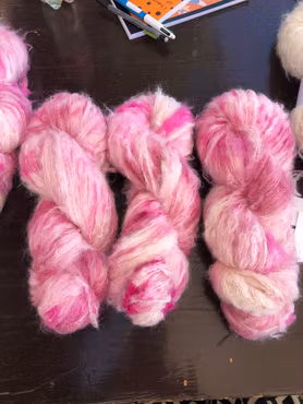 Milla Suri Silk DK - Smultron & Mjölk 100 g