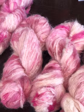 Milla Suri Silk DK - Smultron & Mjölk 100 g