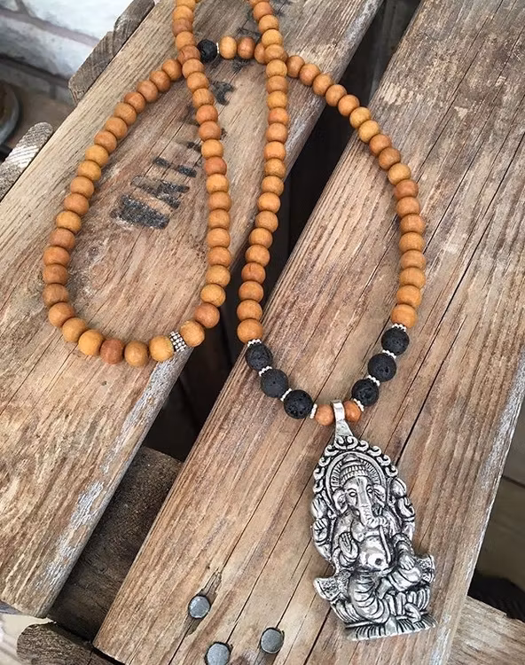 Ganesha mala med Sandelträ och Lavasten