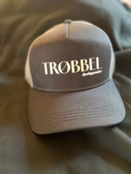 Caps - Trøbbel