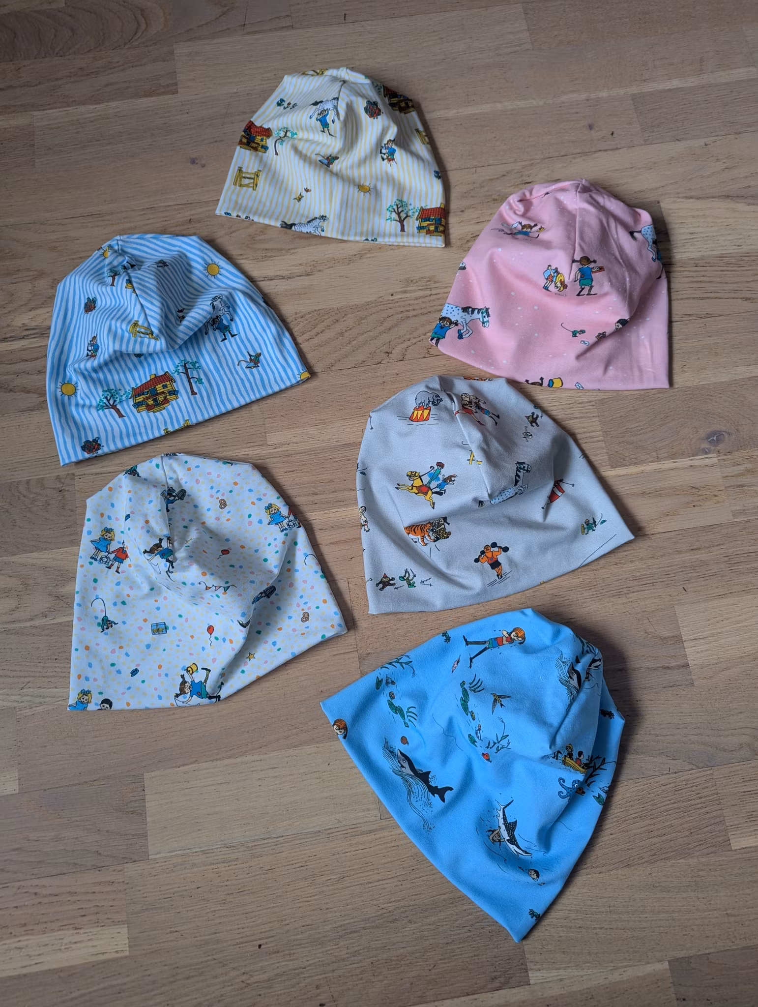 Mössa med Pippi Långstrump på cirkus