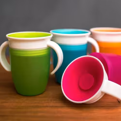 Spillfri 360-Mugg i 4 färger