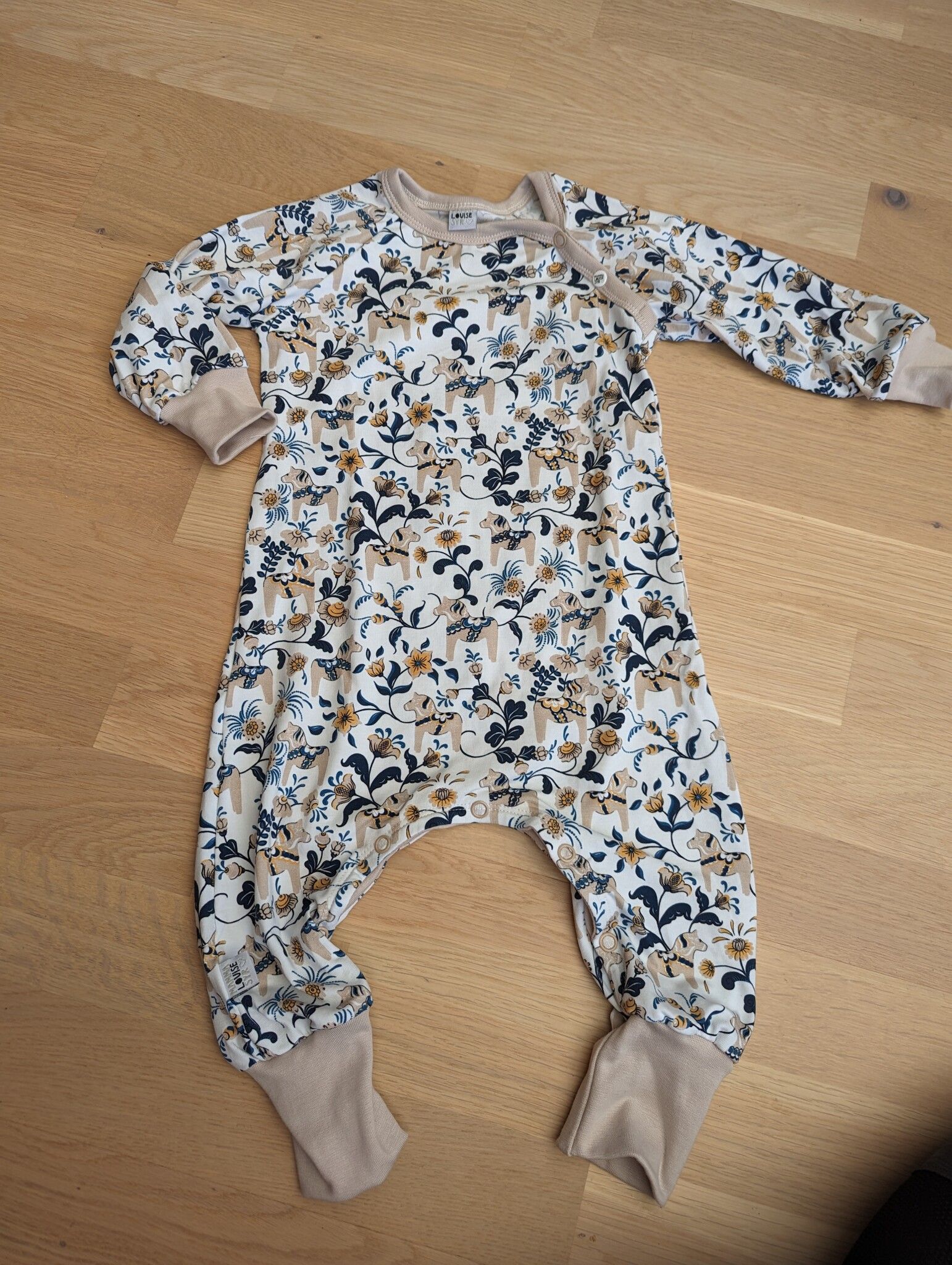 Ekologisk heldress med dalahästmotiv - 7 tygval!