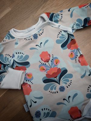 Ekologisk body med folklore-stil