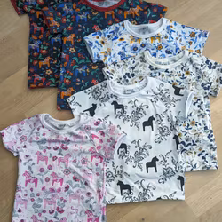 Ekologisk T-shirt/Tröja med Dalahästar