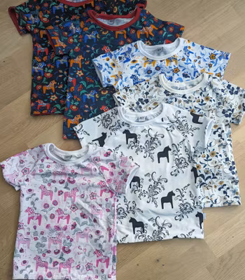 Ekologisk T-shirt/Tröja med Dalahästar