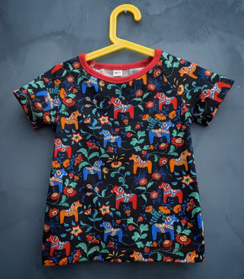 Ekologisk T-shirt/Tröja med Dalahästar