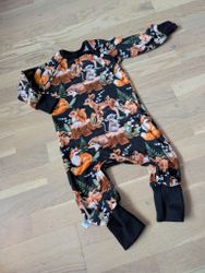Ekologisk heldress med skogens djur