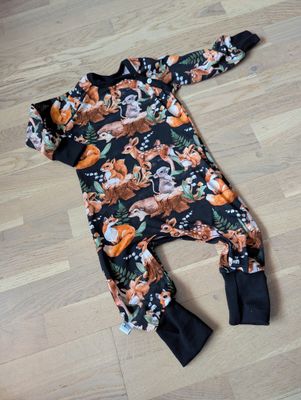 Ekologisk heldress med skogens djur