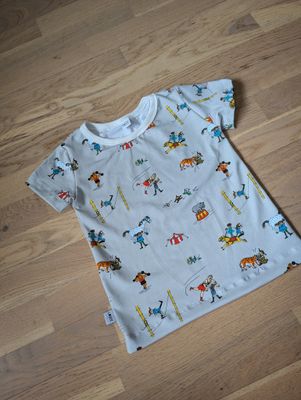 Ekologisk T-shirt/Tröja med Pippi på cirkus