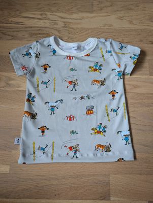 Ekologisk T-shirt/Tröja med Pippi på cirkus