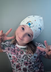 Mössa med Pippi Långstrump på kalas