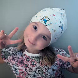 Mössa med Pippi Långstrump på kalas