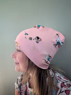 Mössa med Pippi Långstrump med vänner
