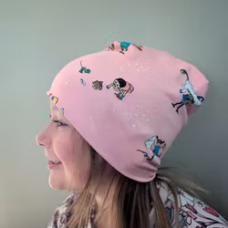 Mössa med Pippi Långstrump med vänner