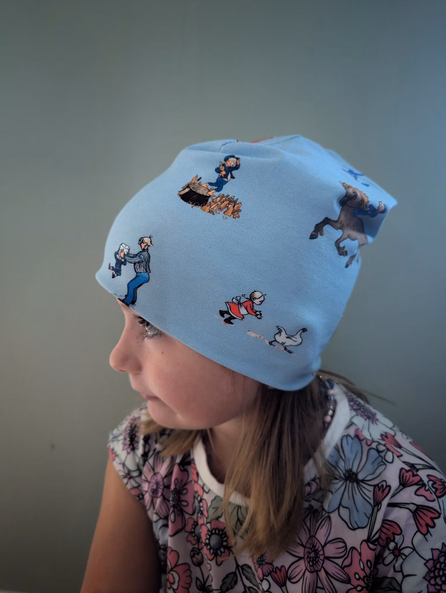 Mössa med Emil i Lönneberga blå