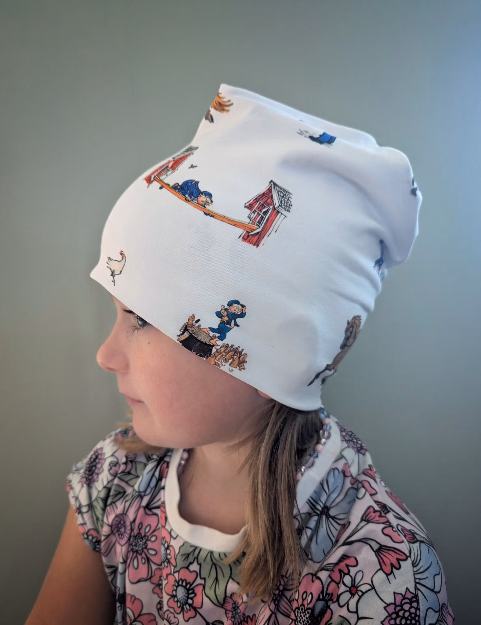 Mössa med Emil i Lönneberga vit