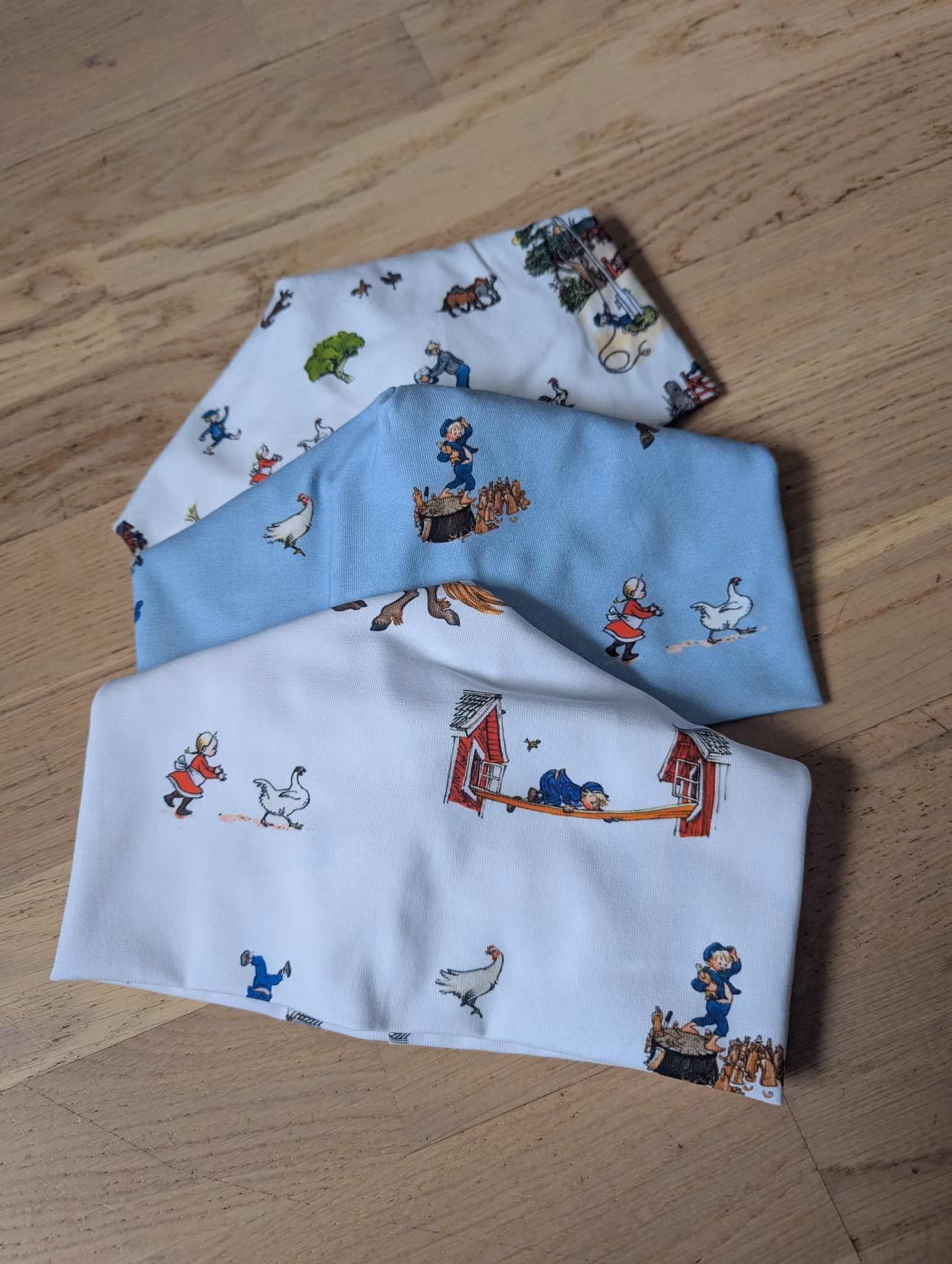 Mössa med Emil i Lönneberga blå