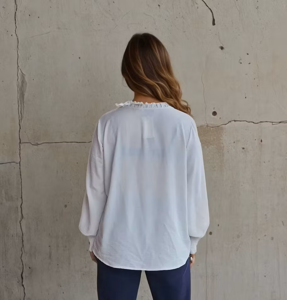 Vera V-neck