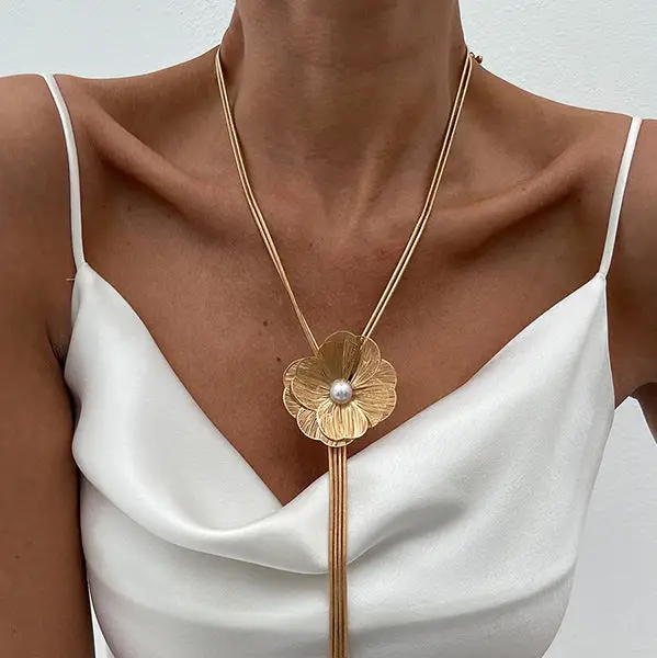 Blomformad halsband