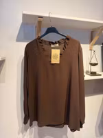 Vera V-neck